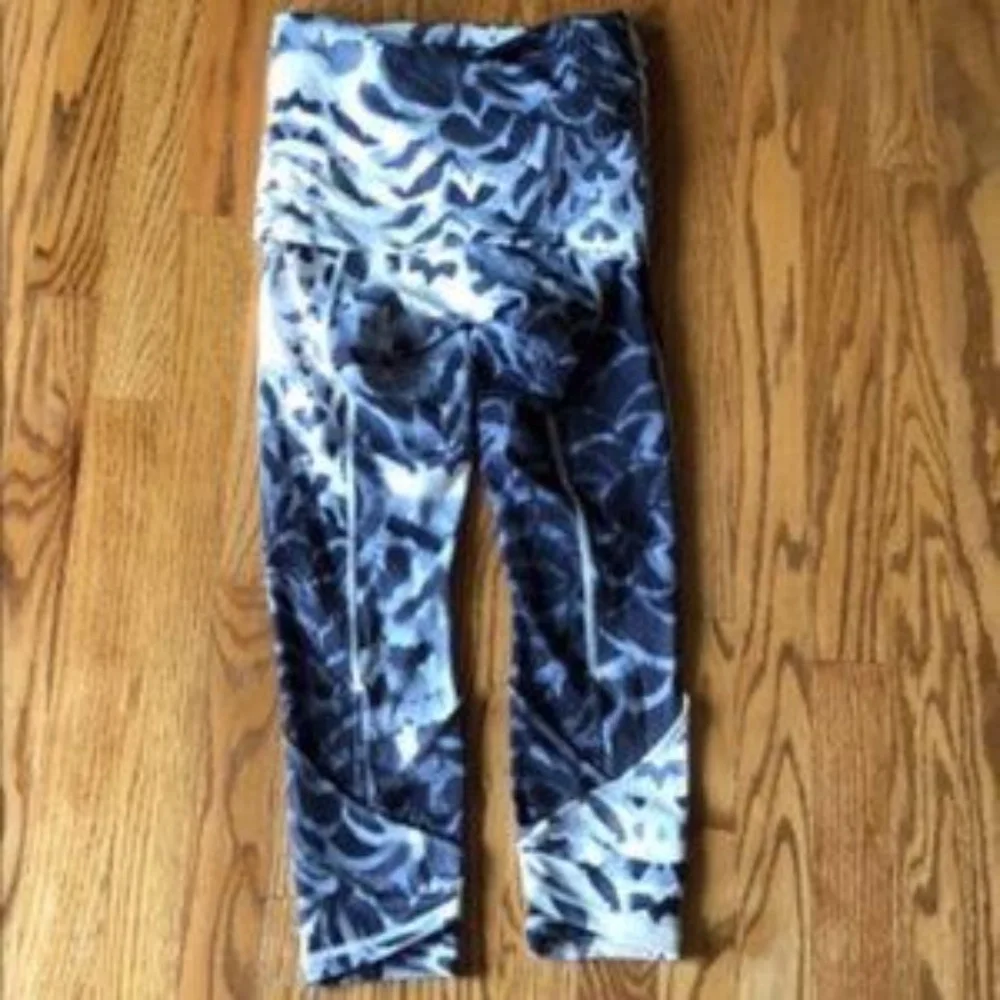 Lululemon Special Edition Angel Wing Pant Size 4 - Picture 2 of 5